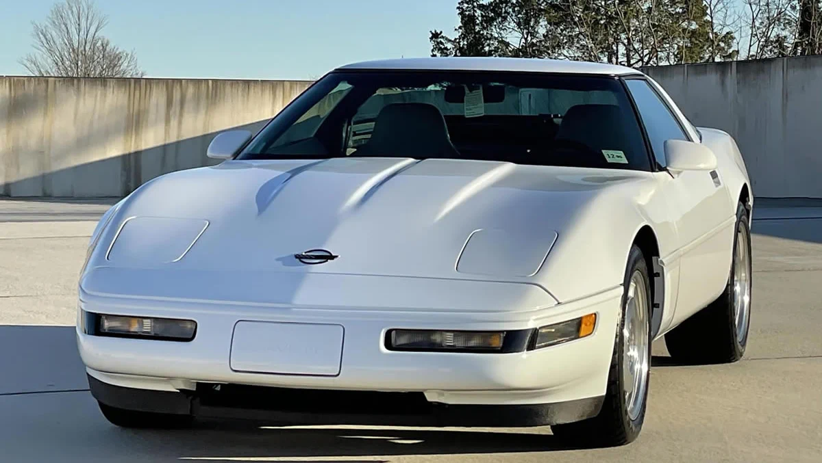 Click to Enlarge-Esc to Close Corvette Generations/C4/C4 1995 Front corvette arctic white-8.webp